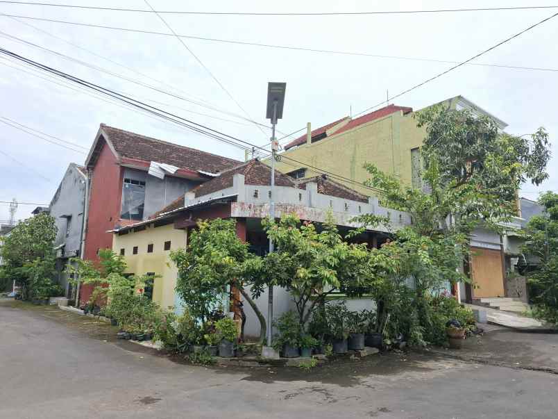 rumah pojok di griya mangli indah jember