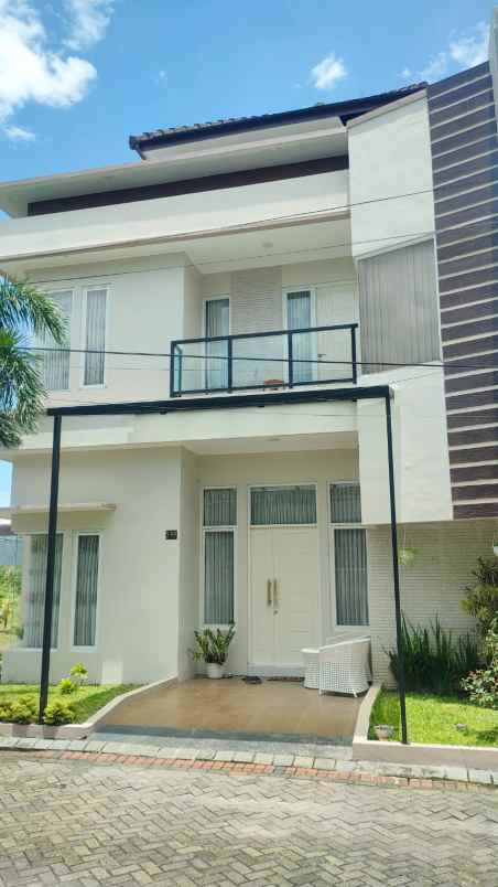 rumah posisi hook modern minimalis lokasi suhat