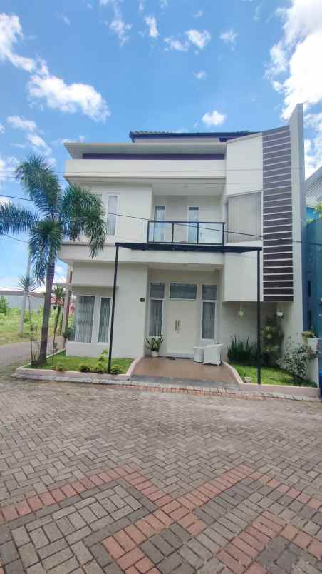 rumah posisi hook modern minimalis lokasi suhat