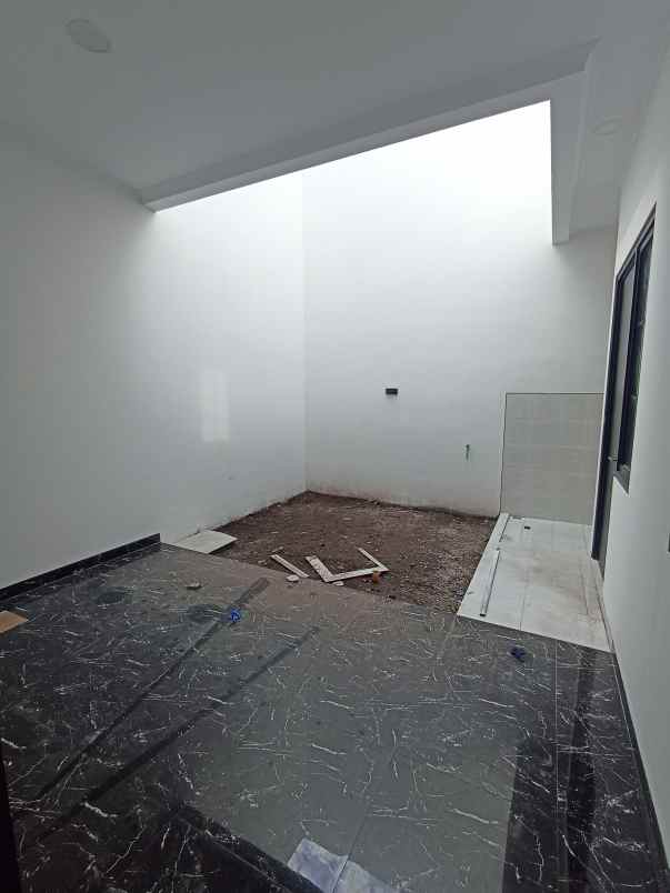 rumah raya sutorejo baru 2 lantai row jalan 5 mobil