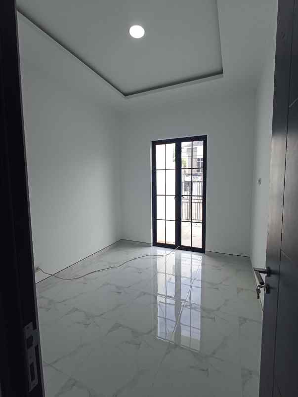 rumah raya sutorejo baru 2 lantai row jalan 5 mobil