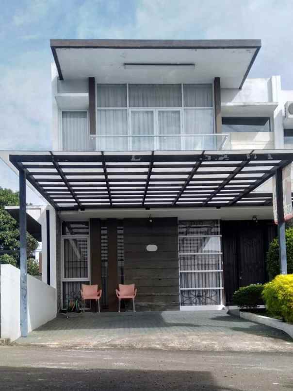 rumah sarijadi dekat kampus maranatha dan tol pasteur