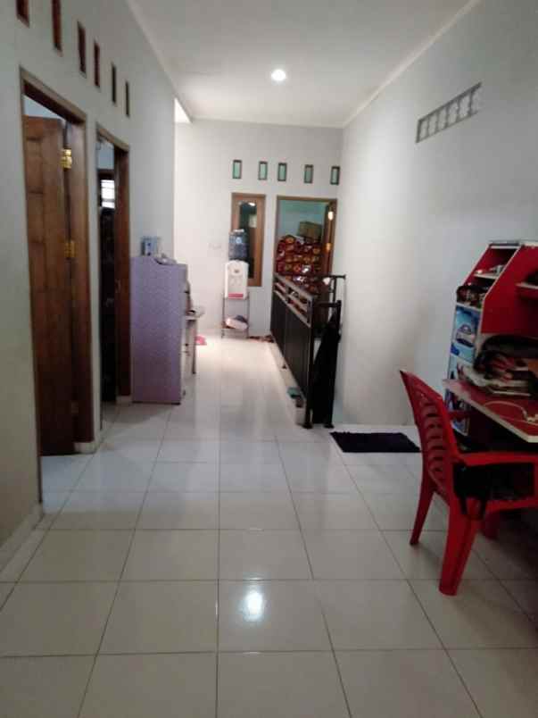 rumah second 2 lantai murah siap huni ditapos depok