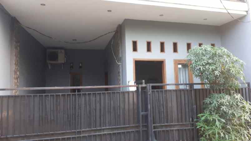 rumah second 2 lantai murah siap huni ditapos depok