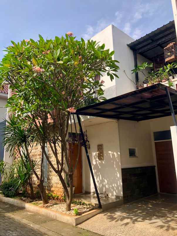 rumah second terawat dalam cluster di kalisari jaktim