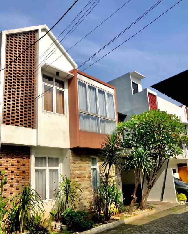 rumah second terawat dalam cluster di kalisari jaktim