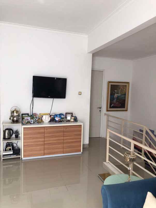 rumah second terawat dalam cluster di kalisari jaktim