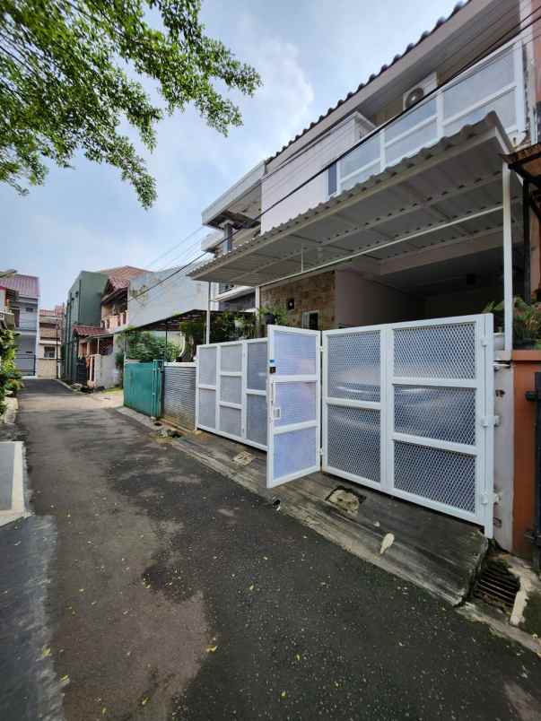 rumah secondary akses 1 mobil di kav dki pondok kelapa