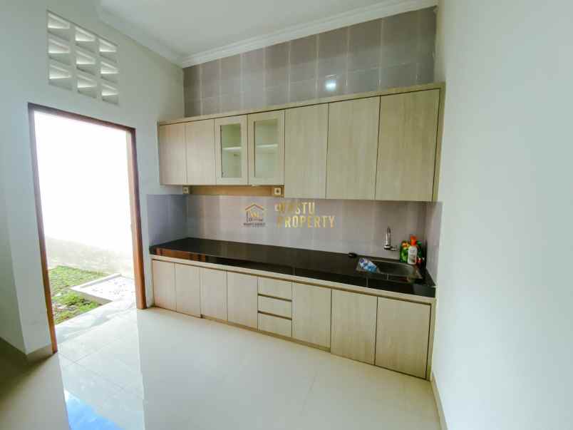 rumah semi furnish di uii jakal sleman 800jt nego