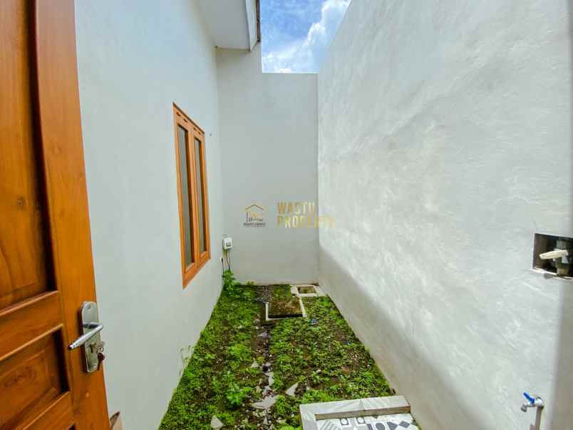 rumah semi furnish di uii jakal sleman 800jt nego