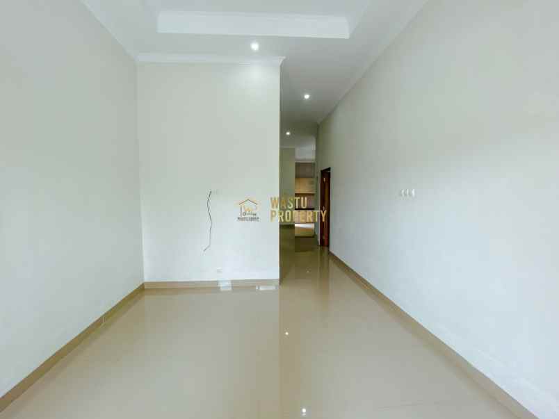 rumah semi furnish di uii jakal sleman 800jt nego