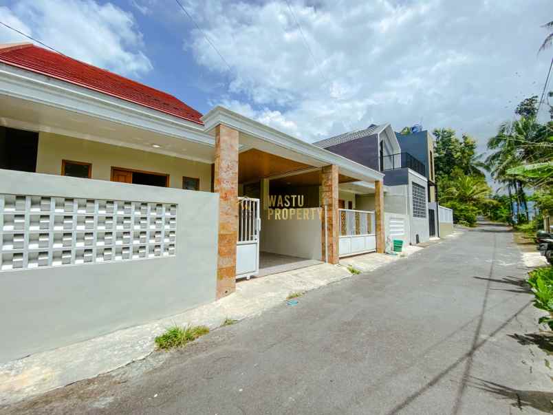 rumah semi furnish di uii jakal sleman 800jt nego