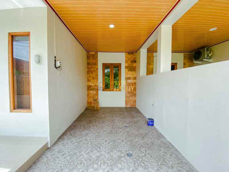 rumah semi furnish di uii jakal sleman 800jt nego