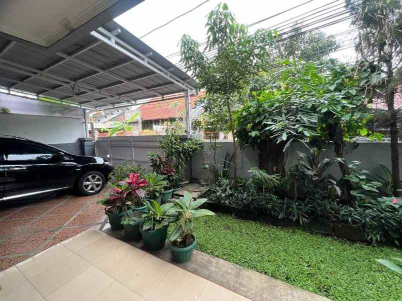 rumah sewa ada kolam renang di dakota pasteur bandung