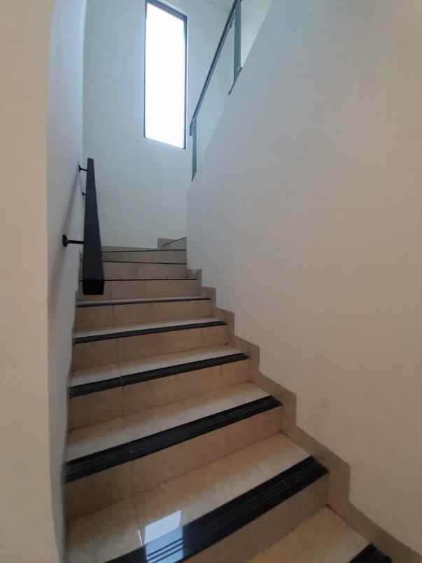 rumah shm 2 lantai di rangkapan jaya depok