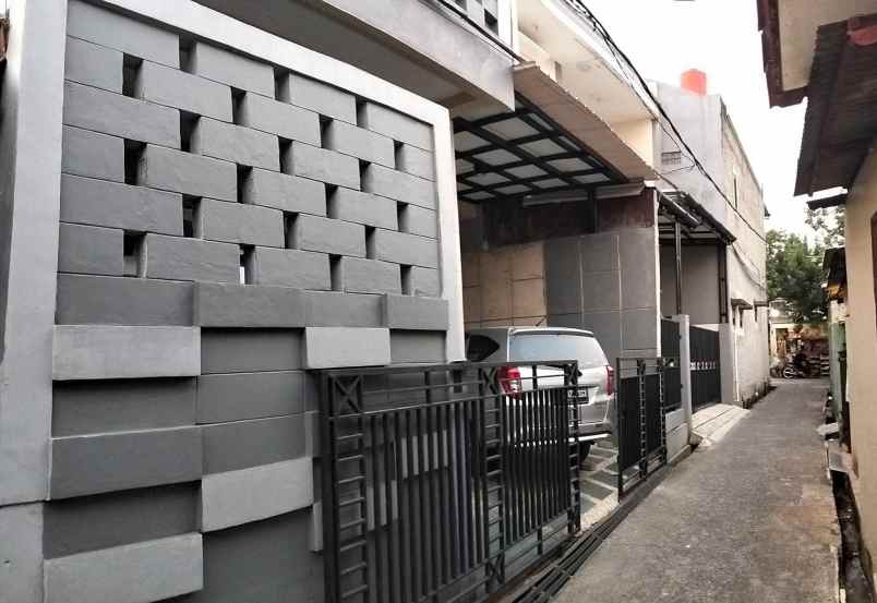 rumah siap huni 2 lantai di kukusan depok dekat ke ui