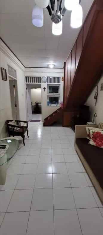 rumah siap huni strategis sektor 7b gd serpong