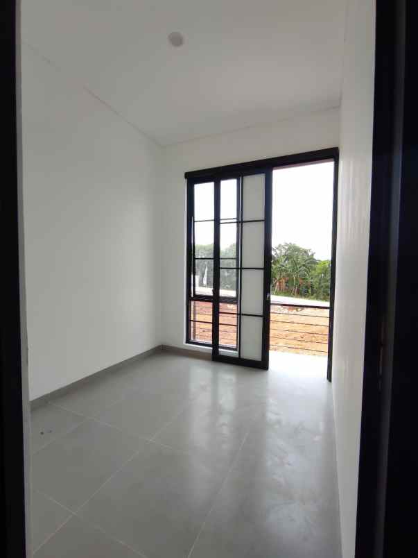 rumah syariah 2 lantai dekat tol kota wisata