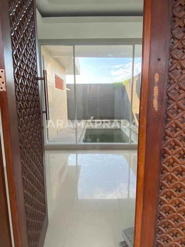 sewa 2 unit rumah 3 lantai garasi 2 mobil nusa dua