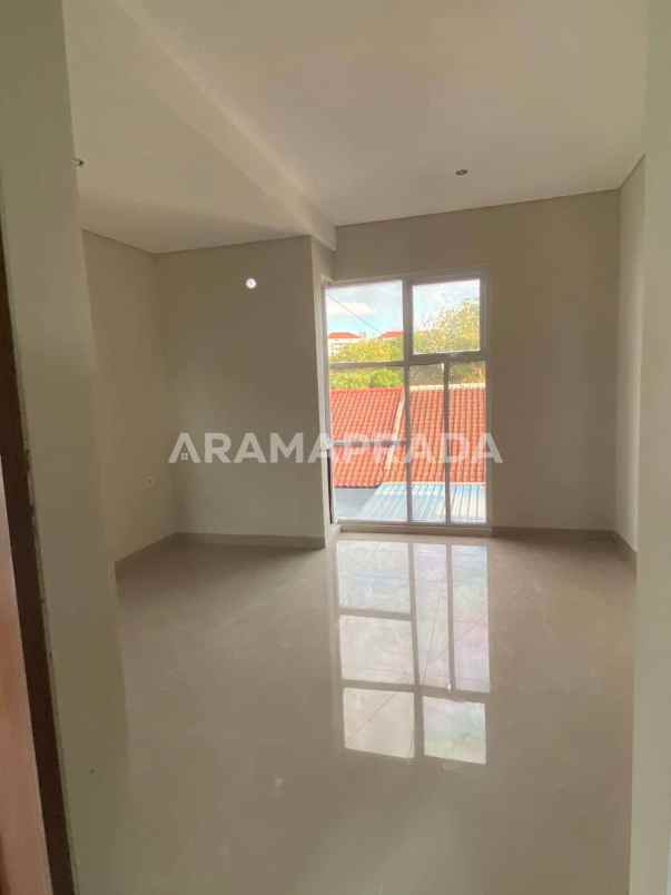 sewa 2 unit rumah 3 lantai garasi 2 mobil nusa dua