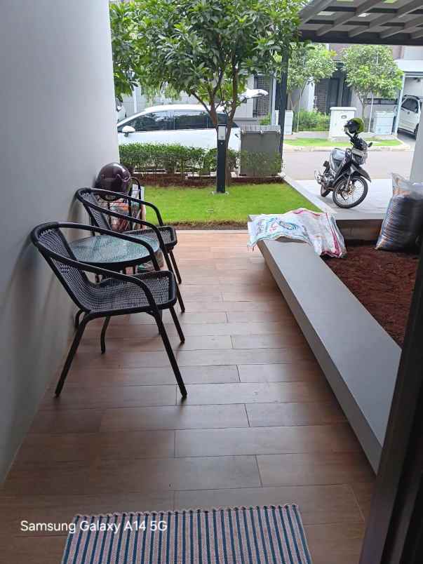 sewa rumah summarecon flora