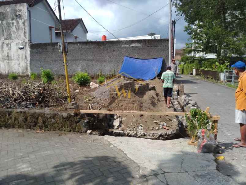 tanah luas area bisnis dan pendidikan di uii jakal