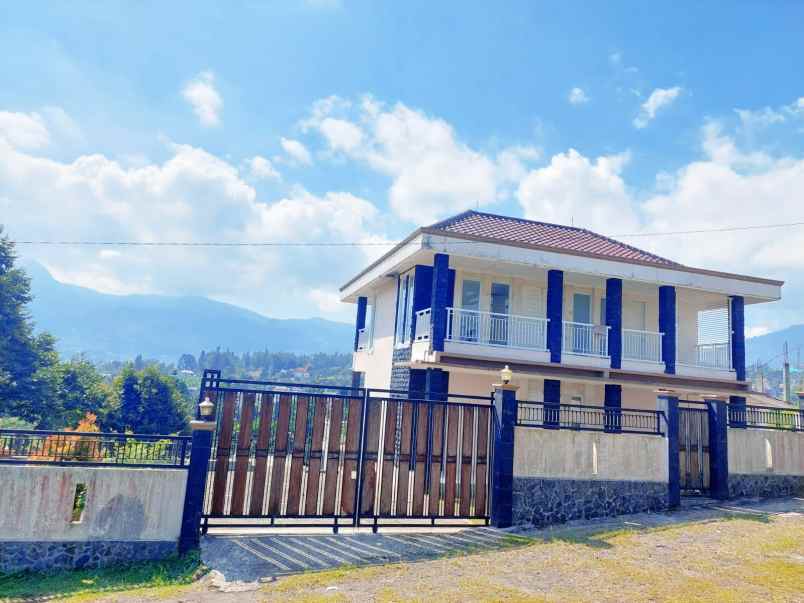 villa boston cisarua puncak bogor