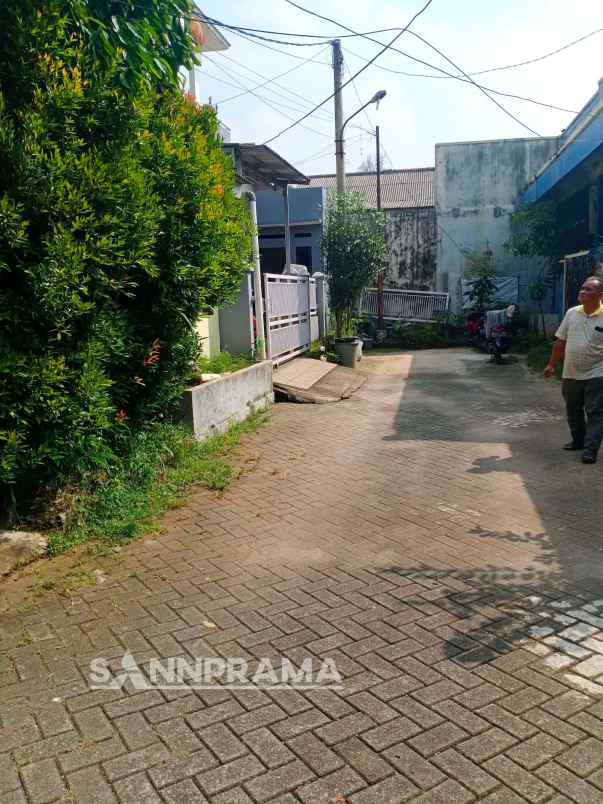 ash rumah second hook dalam sawangan regency