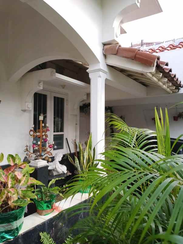 dijual cepat rumah cantik di pesona khayangan depok