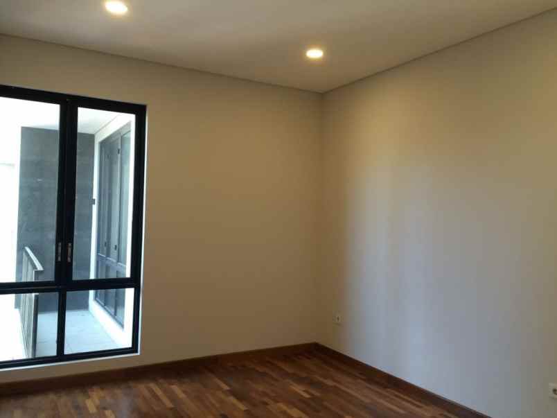 dijual cepat rumah mewah emerald cove gading serpong