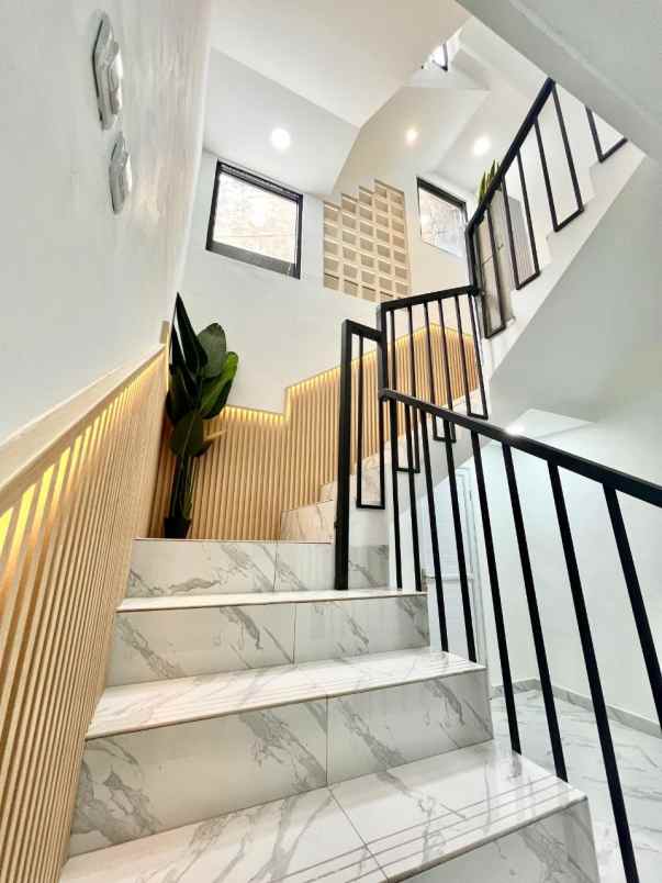 dijual kost di tomang grogol