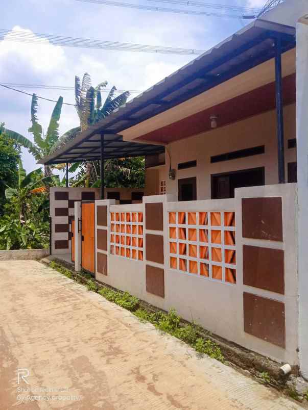 dijual murah rumah dekat jalur angkot