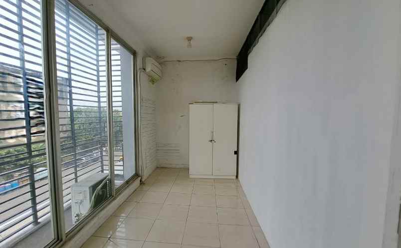 dijual ruko gudang kantor jalan cluster aralia kota