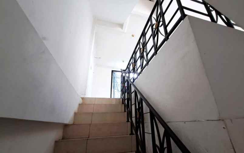 dijual ruko gudang kantor jalan cluster aralia kota