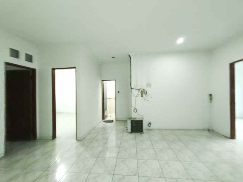 dijual rumah 1 tingkat komplek cemara asri jalan pinus