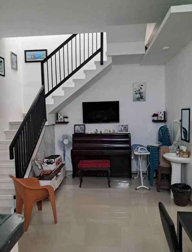 dijual rumah 2 lantai dekat binus malang