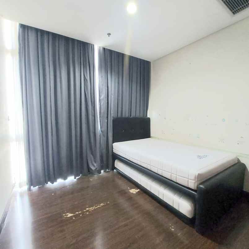 dijual rumah apt the summit kelapa