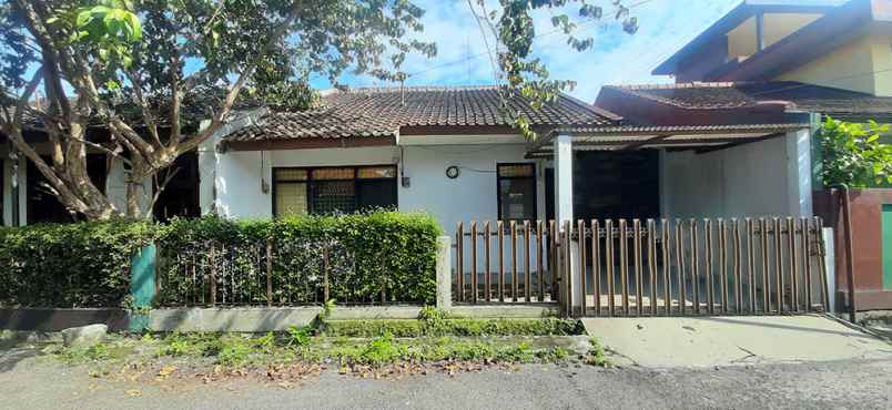 dijual rumah arcamanik endah