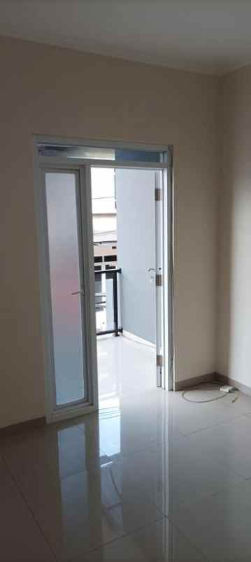 dijual rumah bagus bawah pasaran dekat pemkot cimahi