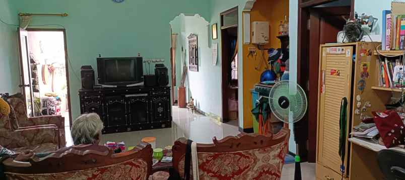 dijual rumah bunga bunga