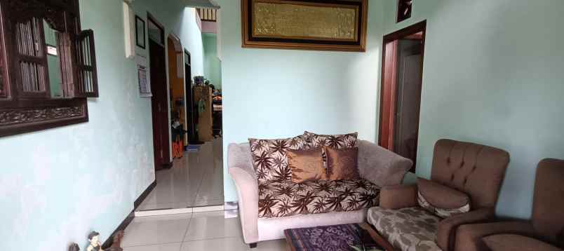 dijual rumah bunga bunga