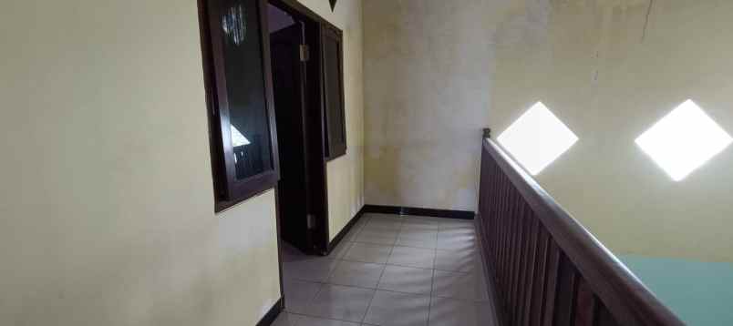 dijual rumah bunga bunga