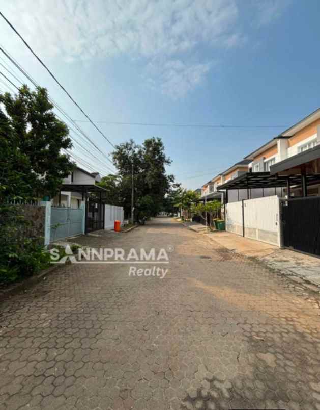 dijual rumah cantik semi furnished siap huni