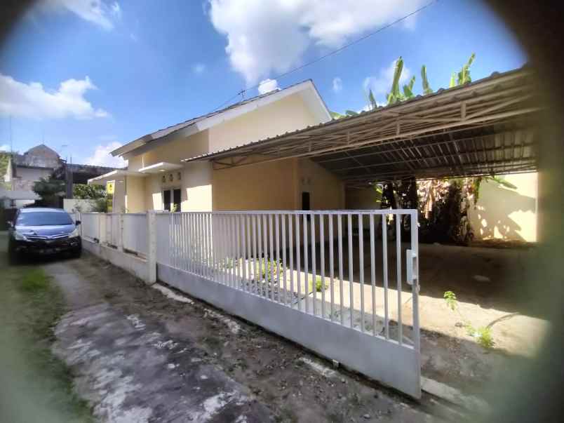 dijual rumah caturtunggal