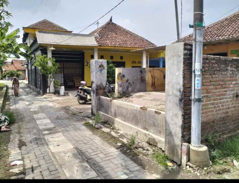 dijual rumah cemengkalang