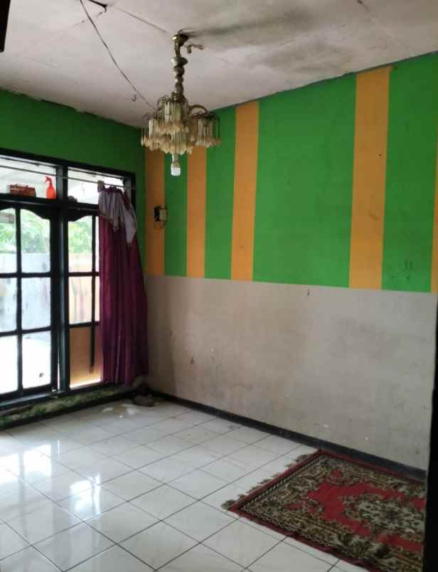 dijual rumah cemengkalang