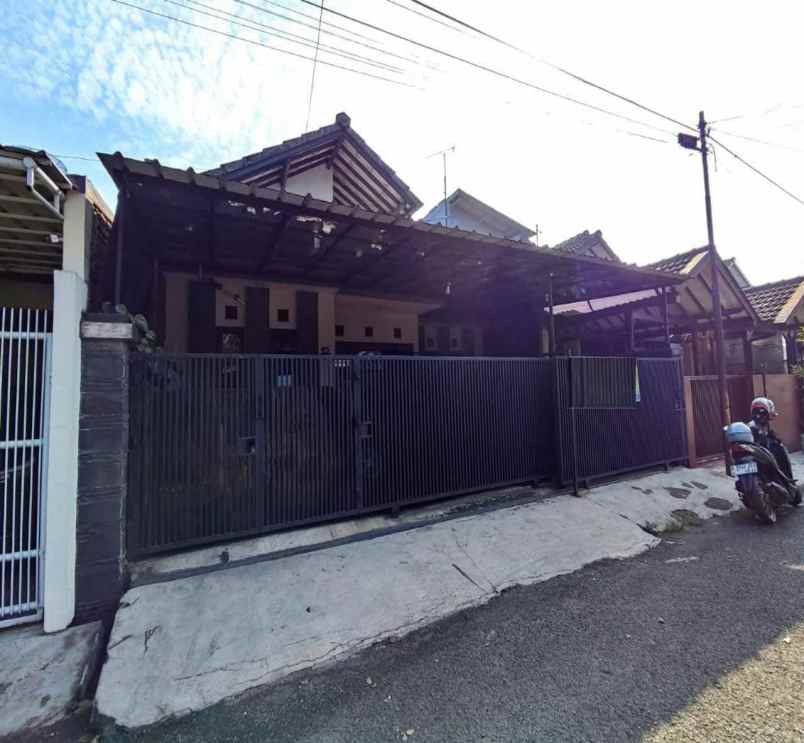 dijual rumah cibaduyut
