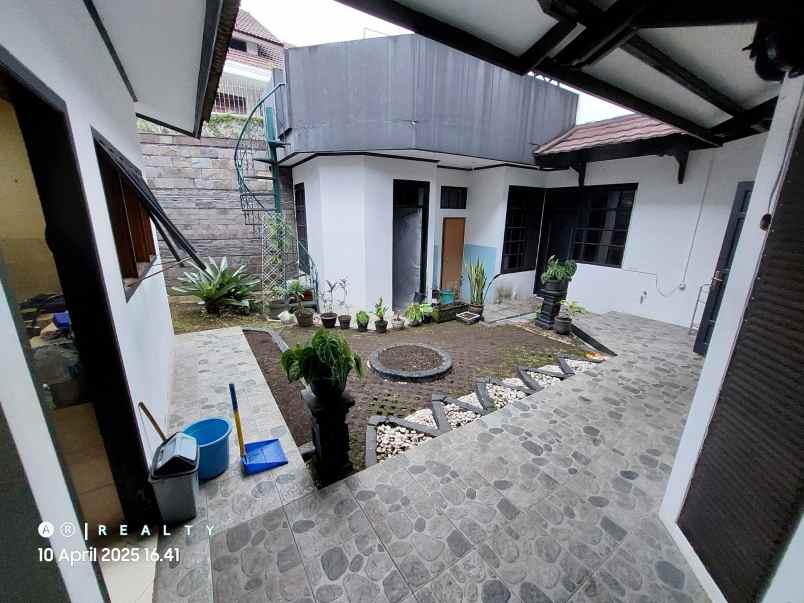 dijual rumah cigadung dago bandung
