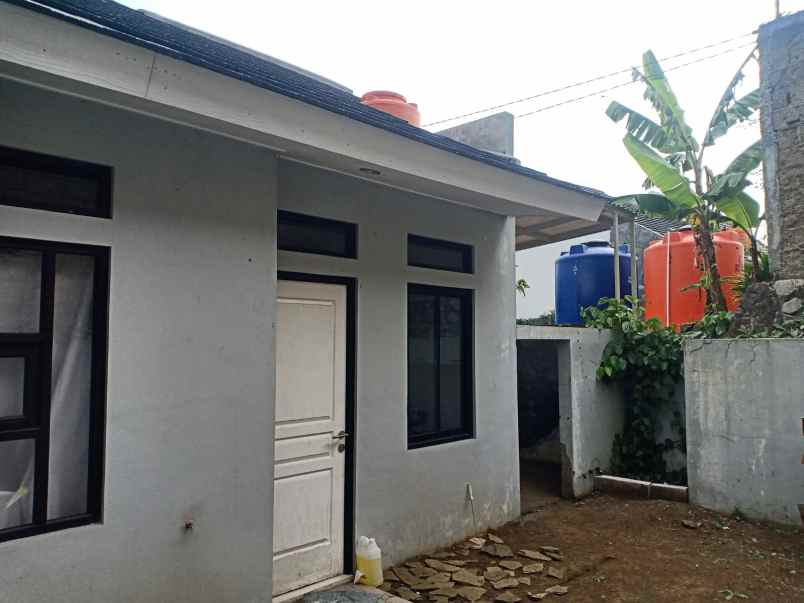 dijual rumah cihanjuang