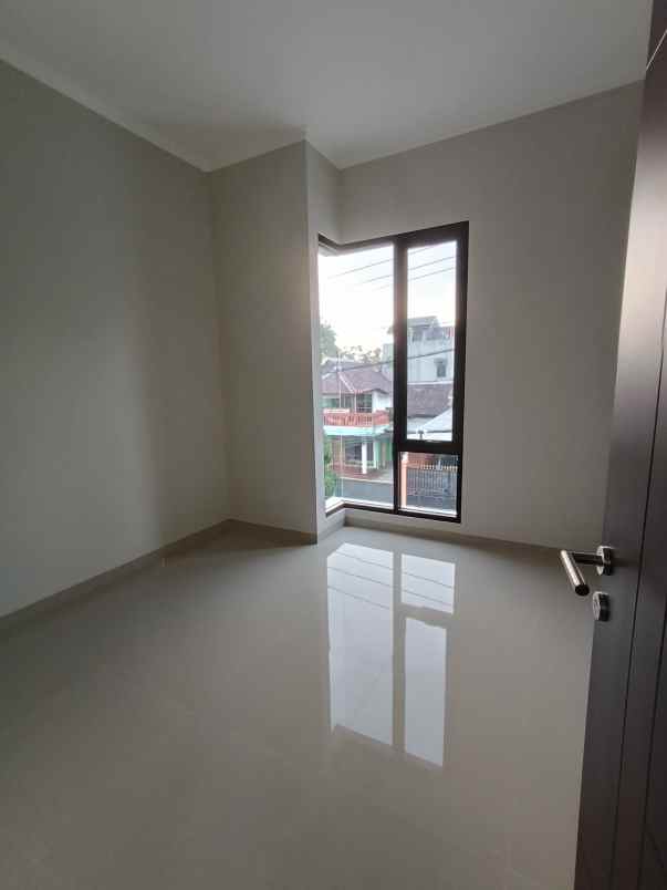 dijual rumah cihanjuang